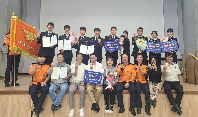 경기북부 소방기술경연대회에서 종합 우승 및 '몸짱소방관 선발대회' 최우수 수상자 단체 사진. (사진=남양주소방서 제공)