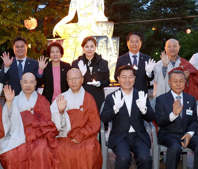 광명전통문화연구회가 주관하는 2024 광명 등문화축제가 지난 7일 광명시민체육관 대리석 광장에서 성황리에 개최됐다. (사진=광명시 제공)