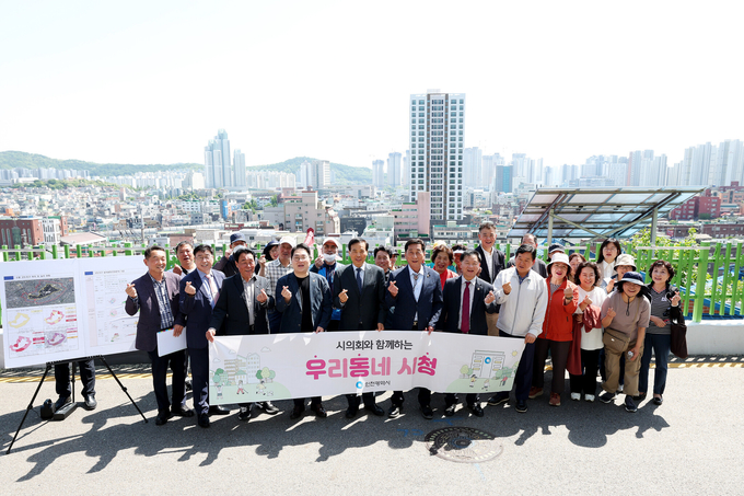 지난 10일 황효진 시 글로벌도시정무부시장과 이봉락·김재동·김종배·김대영 미추홀구 지역구 시의원이 올해 ‘우리동네 시청’ 첫 방문지로 미추홀구를 찾았다. ( 사진 = 인천시 제공 )