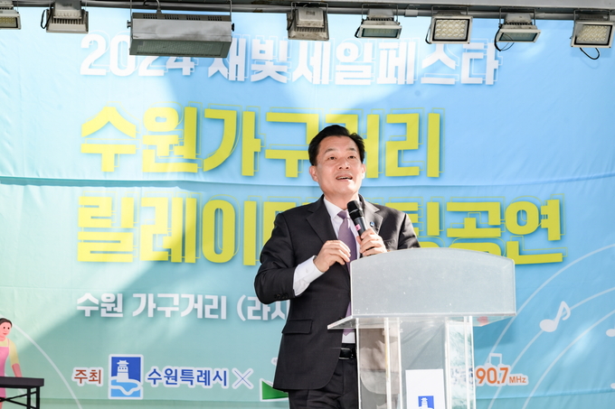 지난 10일 진행된 ‘전통시장 릴레이마케팅’ 개최식에서 이재준 수원시장이 발언하고 있는 모습. (사진=수원시 제공)