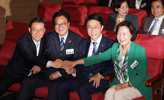 제22대 국회의장 후보 등록을 마친 더불어민주당 (왼쪽부터) 정성호 의원, 우원식 의원, 조정식 의원, 추미애 당선인. (사진=연합뉴스)
