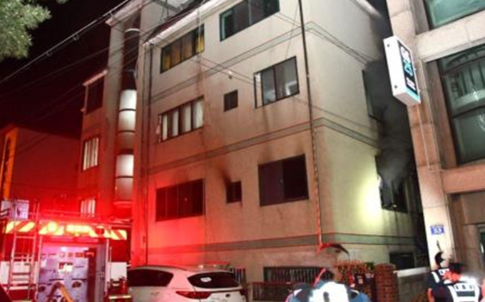  14일 군포시의 단독주택에서 화재가 발생한 사고 현장. (사진=경기도소방재난본부 제공)