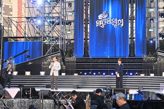 지난 14일 오후 하남종합운동장에서 열린 ‘KBS 열린음악회’에 이현재 하남시장이 축사를 전하고 있다. (사진=하남시 제공)