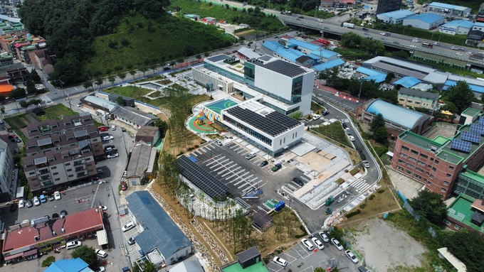 지난해 조성된 광주시 광남동 행정복합문화시설 공영주차장 전경. (사진=경기도 제공)
