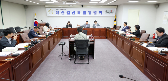 시흥시의회 예산결산특별위원회가 지난 17일부터 오는 22일까지 2024년도 제1회 추가경정 예산안 심사에 돌입한다. (사진=시흥시의회 제공)