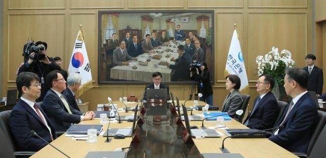 이창용 한국은행 총재가 4월 금융통화위원회 통화정책방향 결정회의를 주재하고 있다. (사진=한국은행 제공)