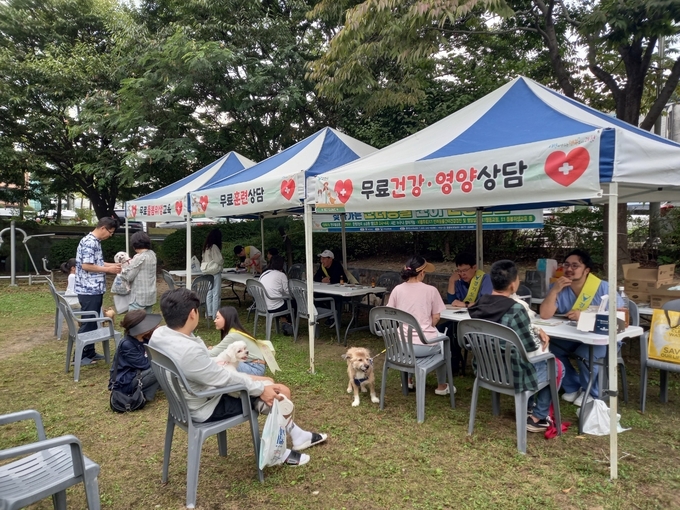 과천시가 관내 반려동물을 대상으로 ‘찾아가는 반려동물 간이건강검진’을 실시했다. (사진=과천시 제공)