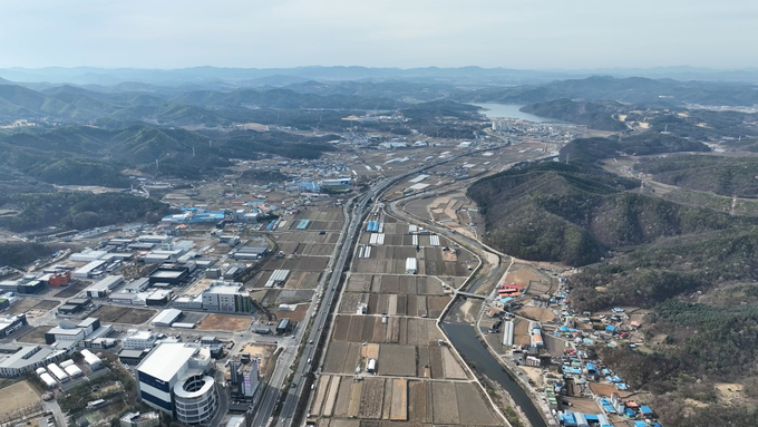 용인특례시는 이동·남사읍 첨단 시스템반도체 국가산업단지 사업지 가운데 농지법상 농업진흥지역인 130만여㎡를 신속히 해제할 계획이