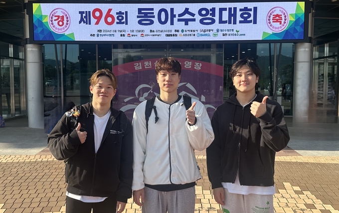 제96회 동아수영대회에서 우승한 안양대 스포츠단 소속 선수들.(왼쪽부터 배재승, 한재혁, 박선우 선수).(사진=안양대 제공)