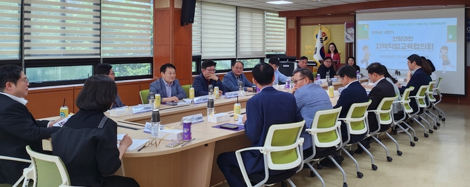 안양과천교육지원청이 27일 지원청에서 상반기 지역직업교육협의회를 하고 있다. (사진=안양과천교육지원청 제공)