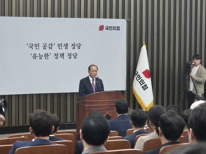 황우여 국민의힘 비상대책위원장이 28일 국회 본회의에서 모두발언을 통해 당내 의원들의 단일대오를 강조하고 있다. (사진=김한별 기자)
