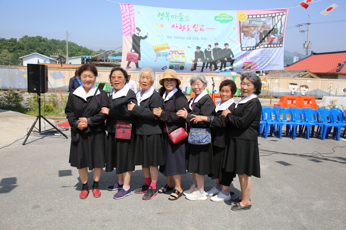 가평군 상면에서 '교복입고 소풍가는 날' 행사가 진행됐다. (사진=가평군 상면 행정복지센터 제공)