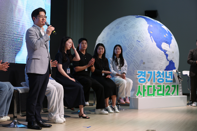 오병권 행정1부지사가 지난 1일 화성 YBM 연수원에서 열린 ‘2024년 경기청년 사다리 프로그램’ 참여자 사전교육 및 발대식에서 발언하고 있다. (사진=경기도 제공)