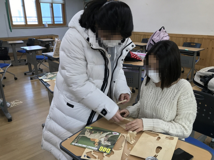 기초학력 보장사업 중 두드림학교 프로그램 만들기수업 모습. (사진=부일중학교 제공) 