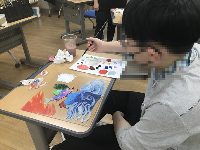 기초학력 프로그램 중 두드림학교 유화 그림 그리기 수업 모습. (사진=부일중학교 제공)