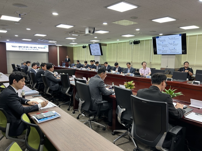 화성시는 지난 3일 시청 사왕실에서 내년도 특례시 출범을 앞두고 ‘화성시 물류기본계획’ 수립 용역 착수 보고회를 가졌다( 사진제공/ 화성시)