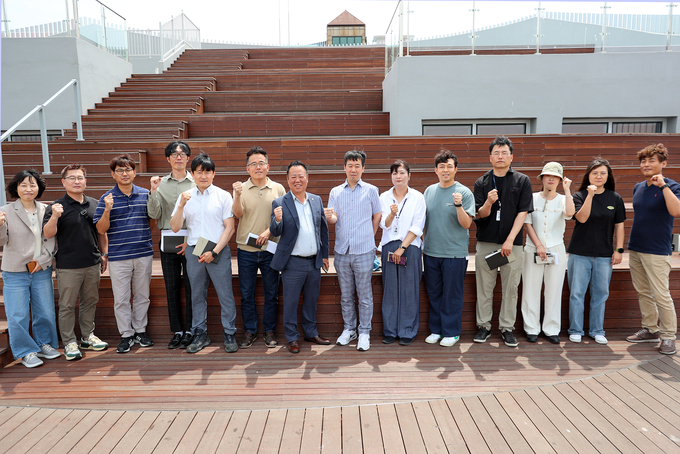 시흥시의회 의원 연구단체 ‘오이도 관광특화를 통한 지역경제 활성화 연구회’(대표 서명범 의원)가 지난 7일 관계부서와 오이도 주요 현장 답사에 나섰다. (사진=시흥시의회 제공)