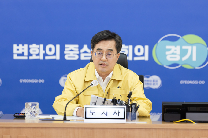 11일 오후 경기도청 재난안전상황실에서 김동연 경기도지사가 위기상황 관련 긴급 대책회의를 주재하고 있다. (사진=경기도 제공)