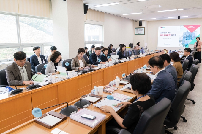 용인특례시의회 문화복지위원회가 경기도교육청, 용인교육지원청과 간담회를 열었다. (사진=용인시의회 제공)