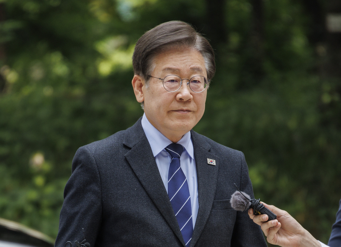 지난 10일 이재명 더불어민주당 대표가 ‘공직선거 재판 위증교사 혐의’ 재판에 참석하는 모습. (사진=연합뉴스 제공)