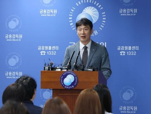 이복현 금융감독원장이 14일 서울 영등포구 여의도 금감원에서 브리핑하고 있다. (사진=연합뉴스 제공)