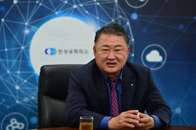 김재옥 제 25대 회장이 인터뷰를 진행하고 있는 모습. (사진=옥지훈 기자)