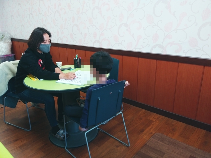 시흥교육지원청 한글놀이활동가 지도 모습. (사진-시흥교육지원청 제공)