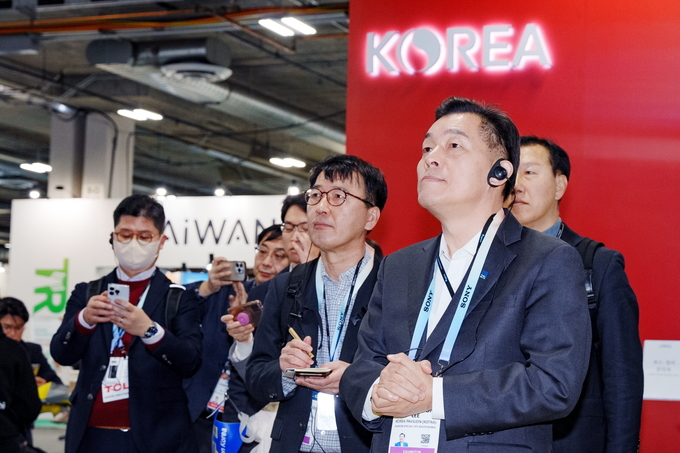 지난해 열린 CES 2024에 참가한 이재준 수원시장의 모습. (사진=수원시 제공)