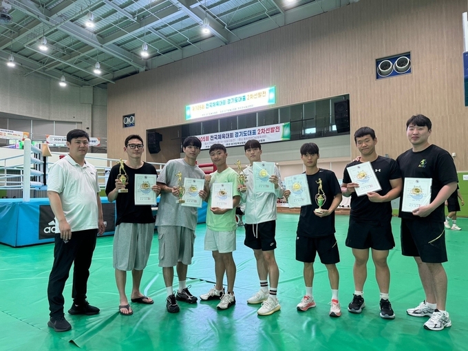 전국체전 2차 선발전에서 메달을 확득한 김포시청 복싱선수단이 단체 기념사진을 찍고 있다. (사진=김포시청 제공)