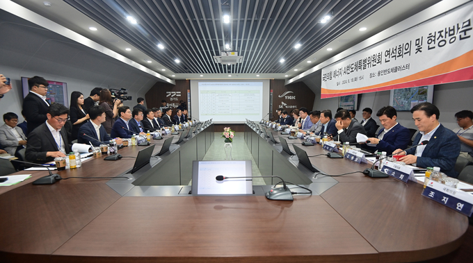 국민의힘 에너지·AI 반도체 특위는 18일 용인 반도체 특화단지 건설 현장을 방문, 연석회의에 이어 현장상황을 파악하고 근로자들의 의견을 청취했다.(사진=옥지훈 기자)