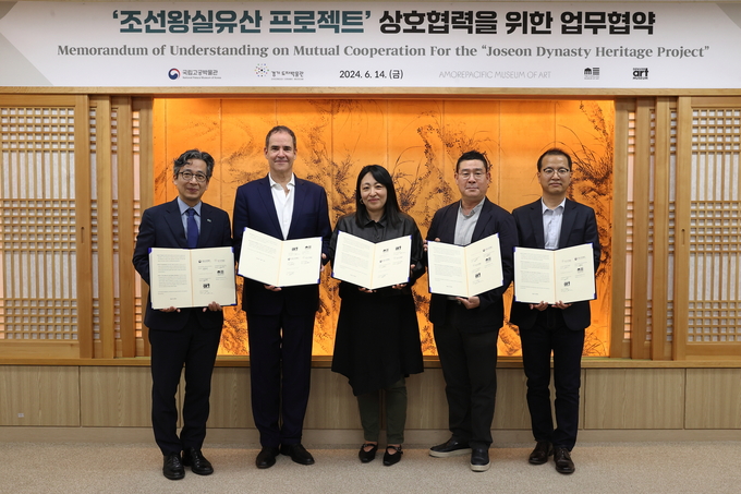 '조선왕실유산 프로젝트' 상호협력을 위한 업무협약. (사진=한국도자재단 제공)