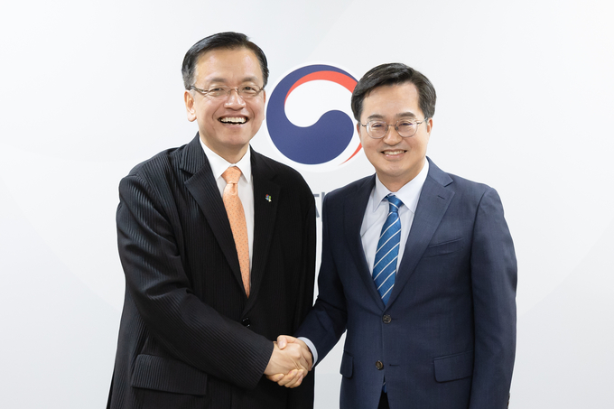 김동연 경기도지사(왼쪽)와 최상목 경제부총리. (사진=경기도 제공)