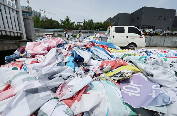 지난 2022년 제8회 전국동시지방선거 당시 배출된 현수막. (사진=연합뉴스)