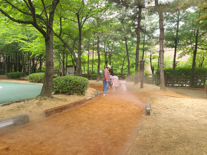 오산시 원동 그링공원 황톳길. (사진=오산시 제공)