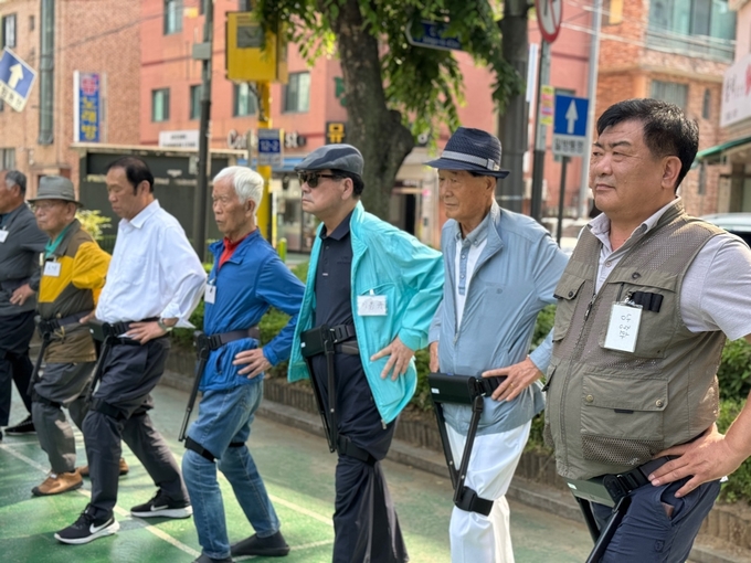 용인 지역 내 6개 경로당에서 ‘슬기로운 new 실버생활’ 교육을 진행 중이다. (사진=용인시 제공)