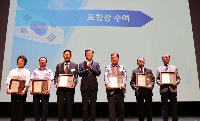 )광명시는 25일 광명시민회관 대공연장에서 ‘제74주년 6.25전쟁 기념행사’를 국가유공자 등 200여 명이 참석한 가운데 개최했다. (사진=광명시 제공)