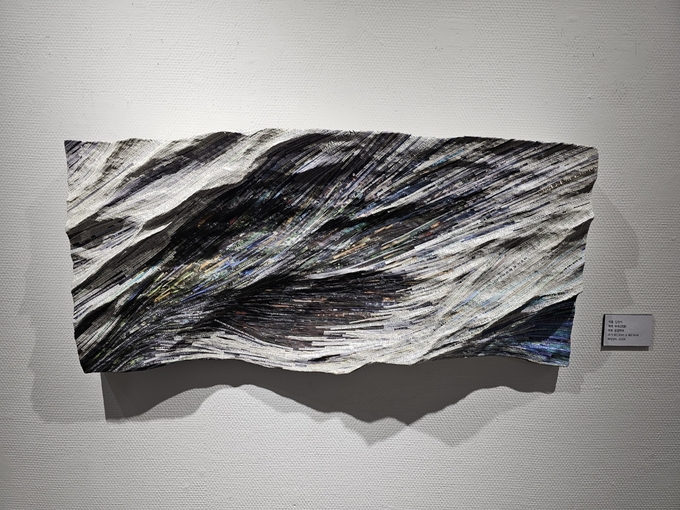 김경기, 부유(浮游), 혼합재료, 92.3×45.5cm, 2024. (사진=고륜형 기자)