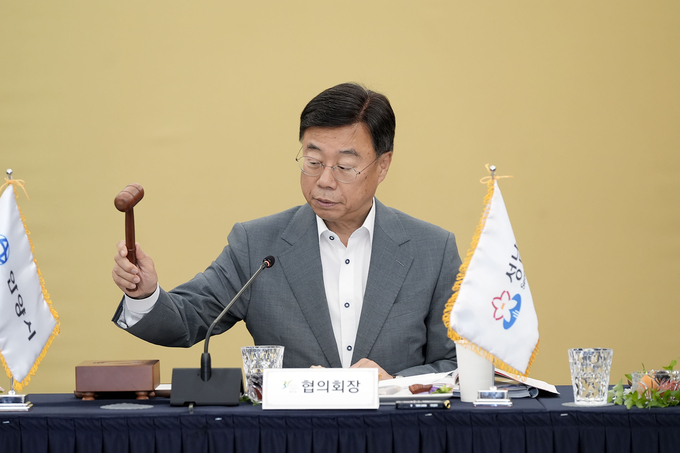 신상진 경기도시장군수협의회장은 민선 8기 제6차 정기회의를 주재하고 39개 안건을 심의·의결했다. (사진=성남시 제공)