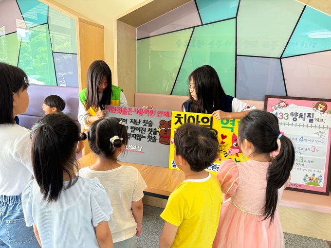 오산 성호초,어린이들의 구강보건 건강을 위한 체험활동 장면. (사진=오산 성호초 제공)