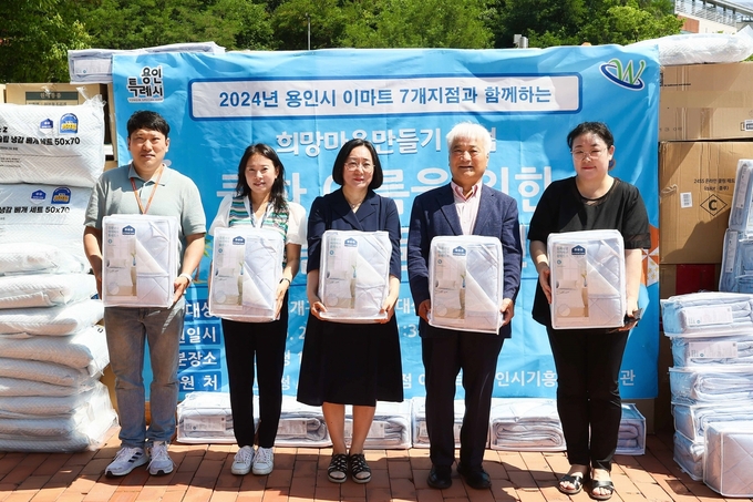 용인특례시는 ‘개미천사(1004) 기부 운동’으로 모인 모금액 4231만 원을 지역 내 생활이 어려운 위기가정에 지원했다. (사진=용인시 제공)