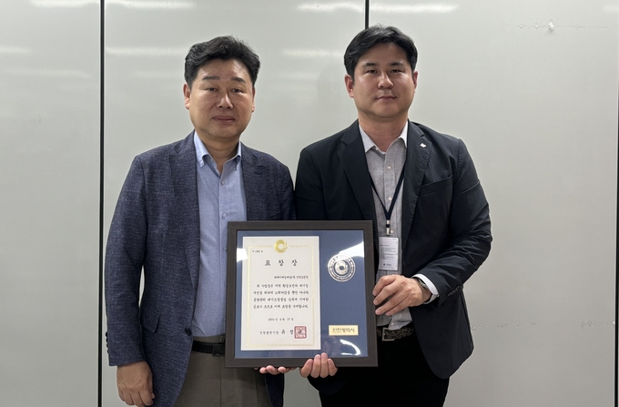 27일 인천시가 미세먼지 저감 우수사업장으로 씨제이제일제당㈜ 인천2공장을 선정해 시장 표창을 수여했다. ( 사진 = 인천시 제공 )
