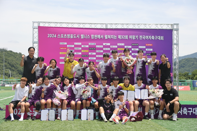 제32회 ‘여왕기 전국여자 대학부축구대회’에서 준우승을 한 남양주 캠퍼스 대경대 선수들. (사진=대경대 제공)