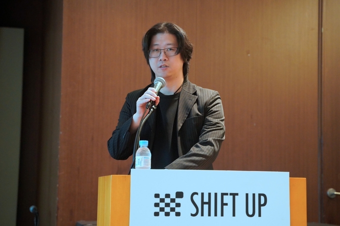 김형태 시프트업 대표이사가 지난 25일 서울 영등포구 여의도 63컨벤션센터에서 진행된 간담회에서 발언하고 있다. (사진=시프트업 제공)