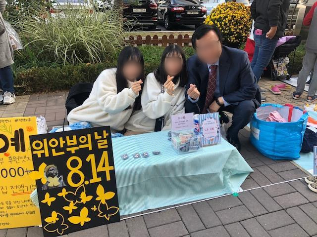 청소년문화기획단이 일산벼룩시장에 참여하고 있다. (사진=고양교육지원청 제공)