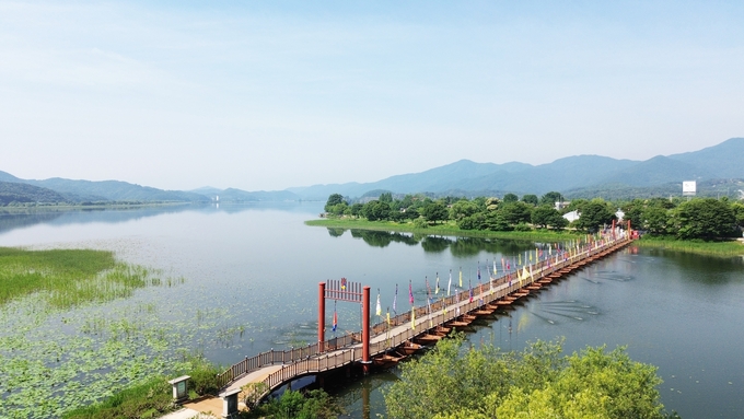  세미원에서 개통된 배다리. (사진=양평군 제공)