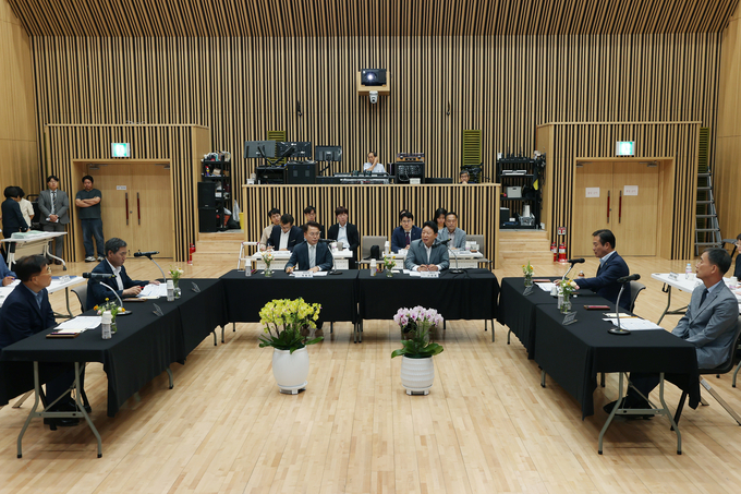 북부내륙 7개 시·군 협의체인 '북부내륙권 행정협의회'가 4일 가평군에서 시장.군수 비전공유 간담회를 가졌다. (사진=가평군 제공)