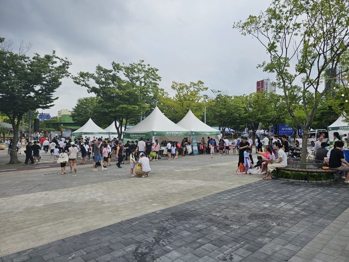 '제28회 부천국제판타스틱영화제'가 열린 부천신청 앞 중앙공원. (사진=고륜형 기자) 