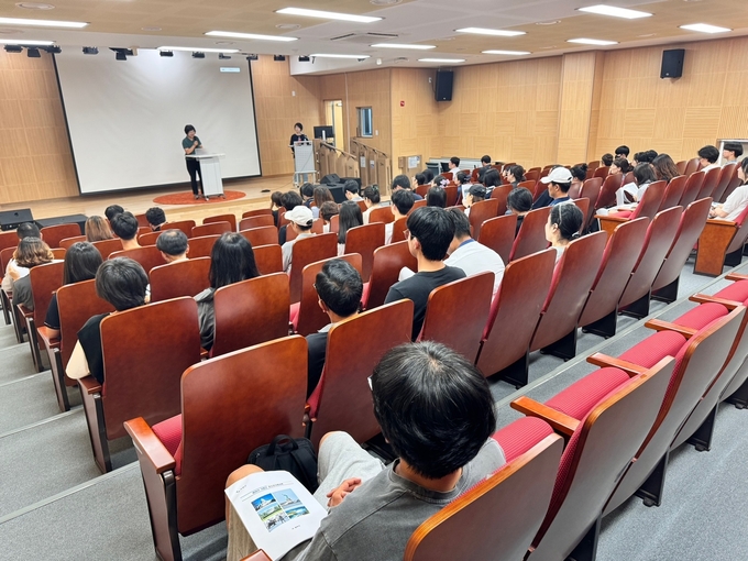 가평군은 '제30기 가평군 청소년 국제교류 사업 설명회'를 지난 5일 한석봉 도서관 3층 누리홀에서 개최했다. (사진=가평군 제공)