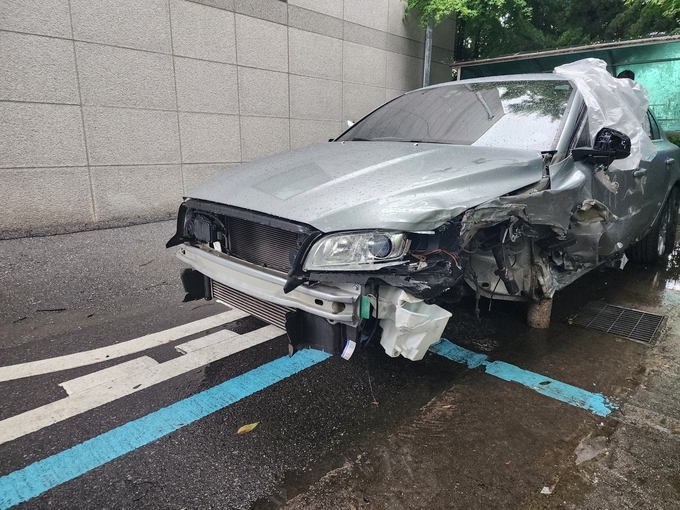  9일 역주행 사고로 파손된 70대 운전자 A씨의 차량. (사진=박진석 기자)