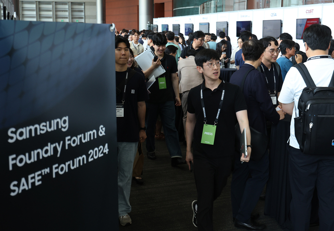 9일 오후 서울 강남구 코엑스에서 열린 '삼성 파운드리 포럼 2024'와 'SAFE(Samsung Advanced Foundry Ecosystem) 포럼 2024' 행사장이 참석자들로 북적이고 있다. (사진=연합뉴스 제공)